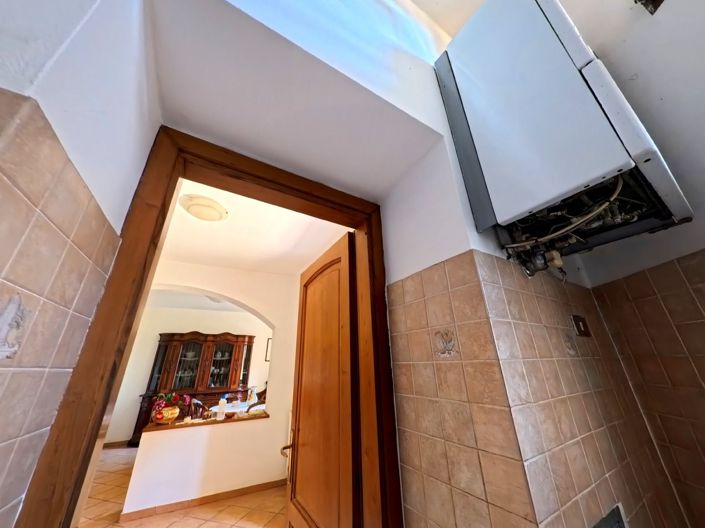 Image No.11-2 Bed House for sale