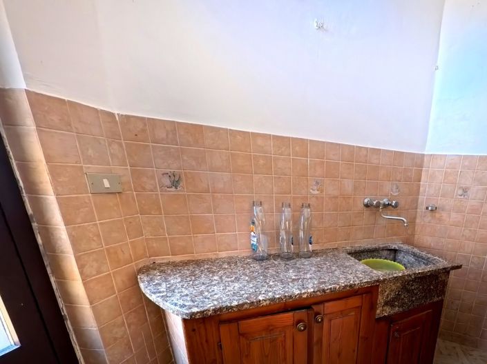 Image No.12-2 Bed House for sale