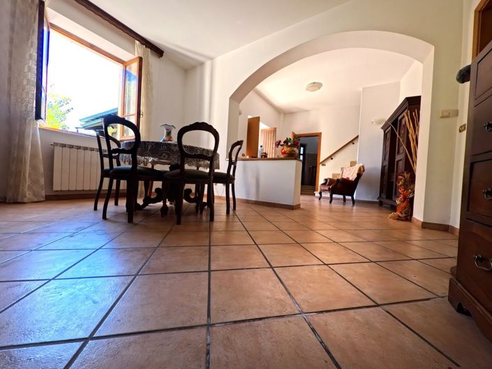 Image No.6-2 Bed House for sale