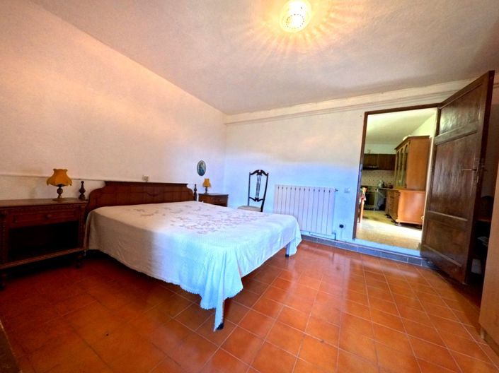 Image No.12-5 Bed House for sale