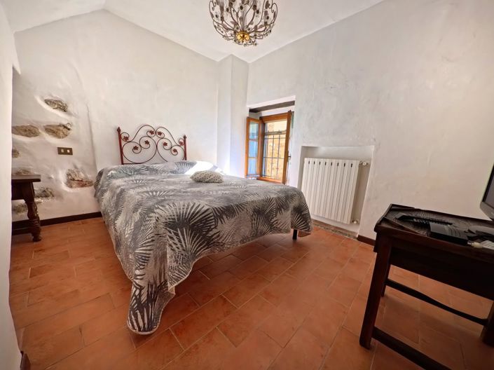 Image No.17-2 Bed House for sale