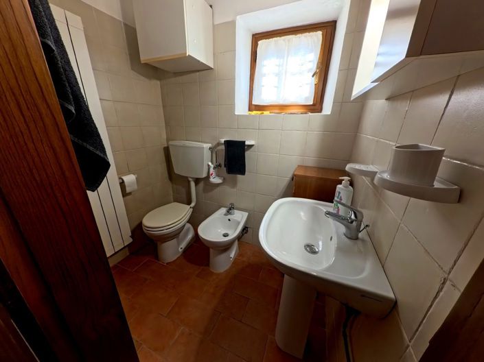 Image No.5-2 Bed House for sale