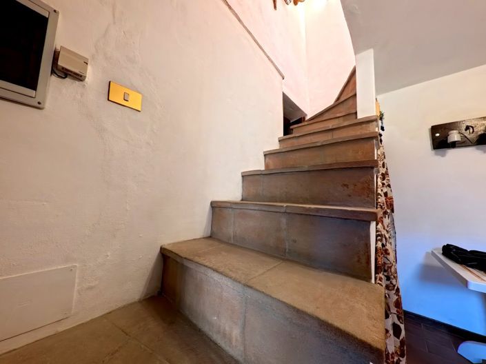Image No.8-2 Bed House for sale