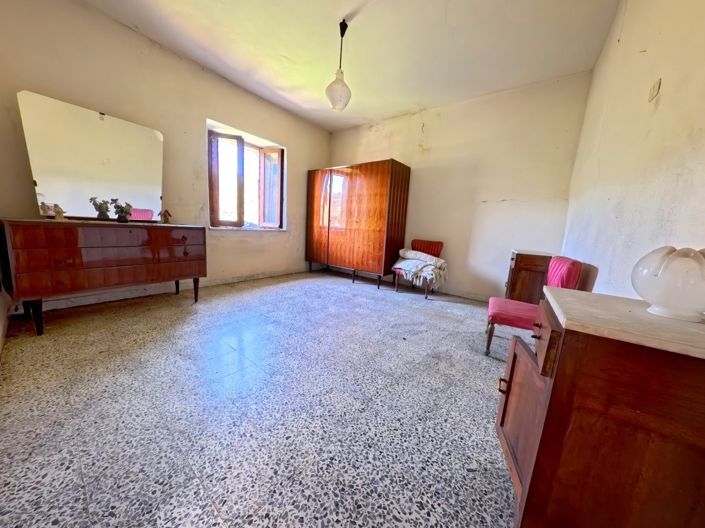 Image No.23-4 Bed Country House for sale