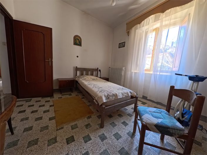 Image No.15-4 Bed House for sale
