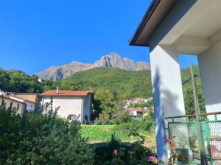 Image No.15-4 Bed House for sale