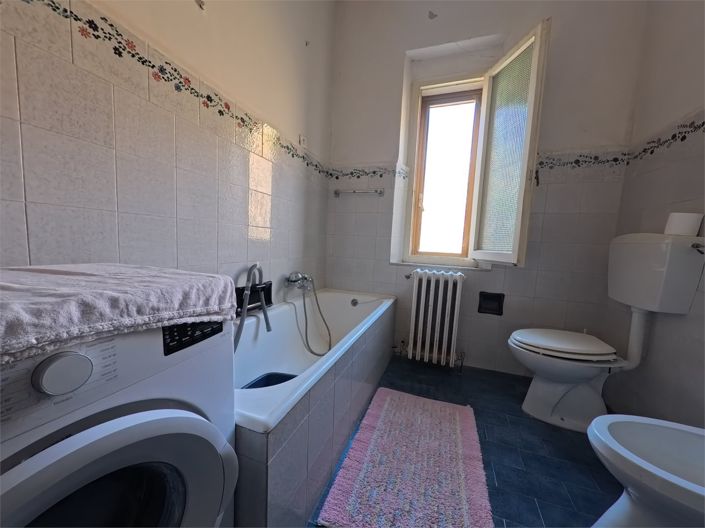 Image No.16-4 Bed House for sale