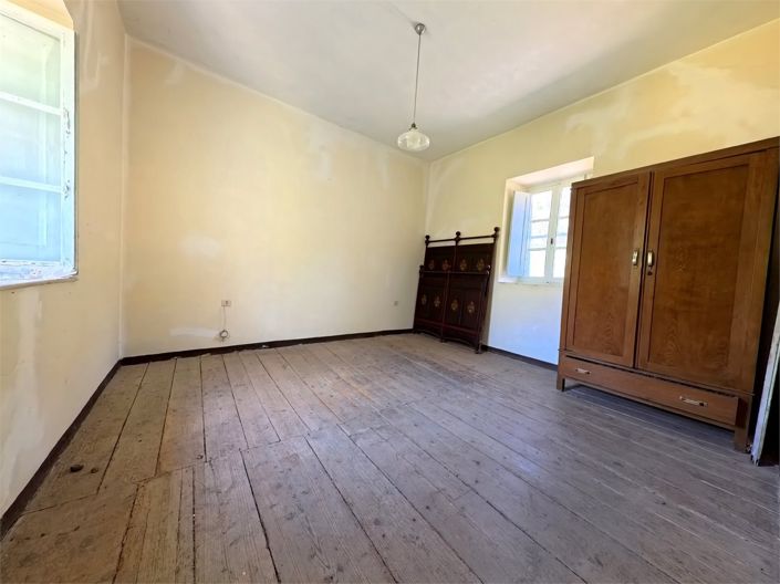Image No.18-2 Bed House for sale
