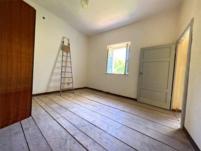Image No.19-2 Bed House for sale