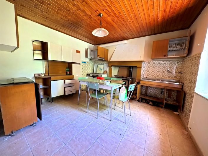 Image No.6-2 Bed House for sale
