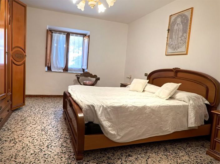 Image No.21-3 Bed Apartment for sale