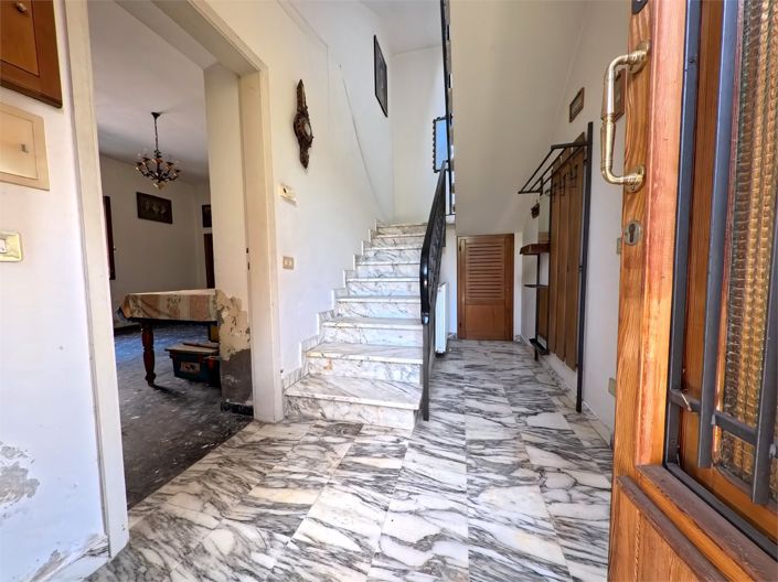 Image No.18-6 Bed Country House for sale