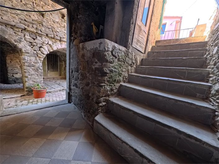 Image No.6-7 Bed House for sale