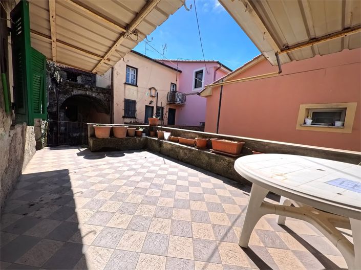 Image No.8-7 Bed House for sale