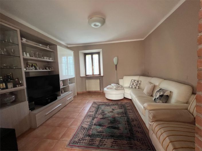 Image No.10-3 Bed House for sale