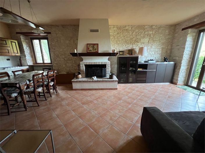 Image No.8-3 Bed House for sale