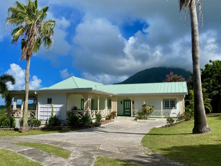 Image No.1-Maison de campagne de 4 chambres à vendre à Nevis
