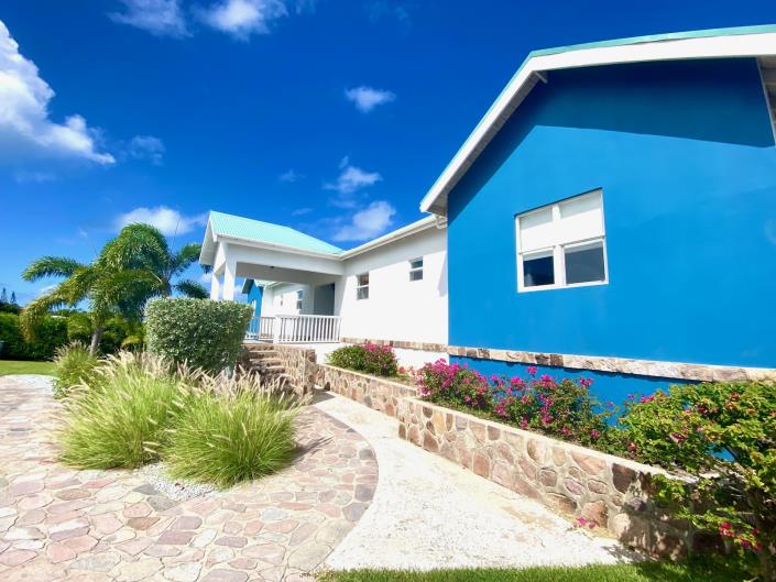 Image No.1-6 Bed Commercial for sale