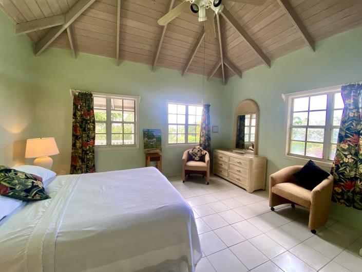 Image No.10-2 Bed Villa / Detached for sale