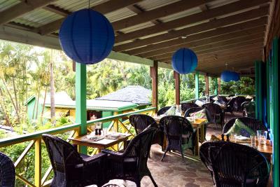 03_Restaurant_DiningPorchViewofShopDay