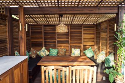 03_Restaurant_RoofdeckdiningDay