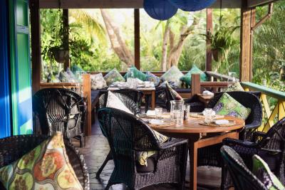 03_Resataurant_DiningPorchDay1