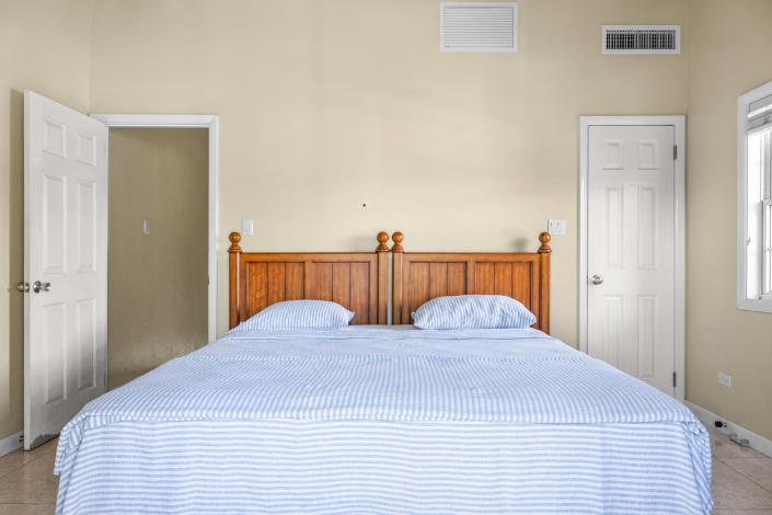 Image No.16-2 Bed Townhouse for sale