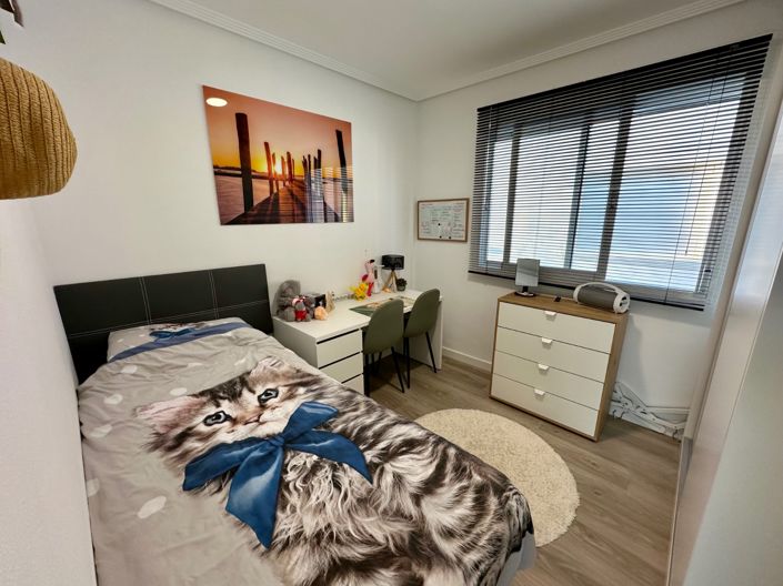 Image No.17-3 Bed House for sale