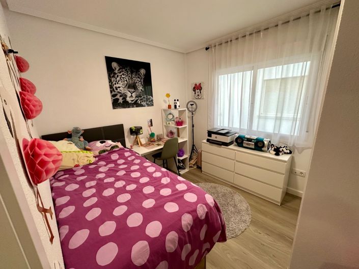 Image No.19-3 Bed House for sale