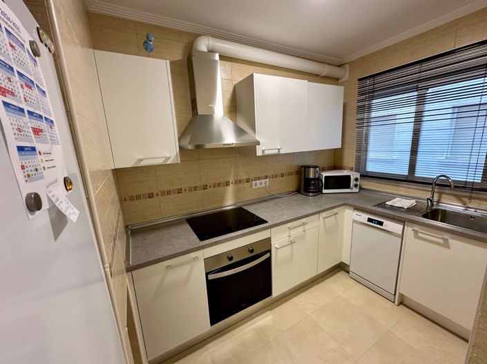 Image No.8-3 Bed House for sale