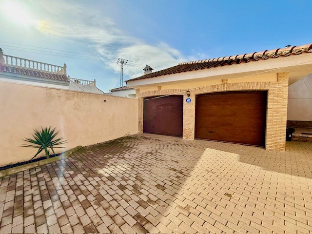 Image No.10-3 Bed Villa for sale