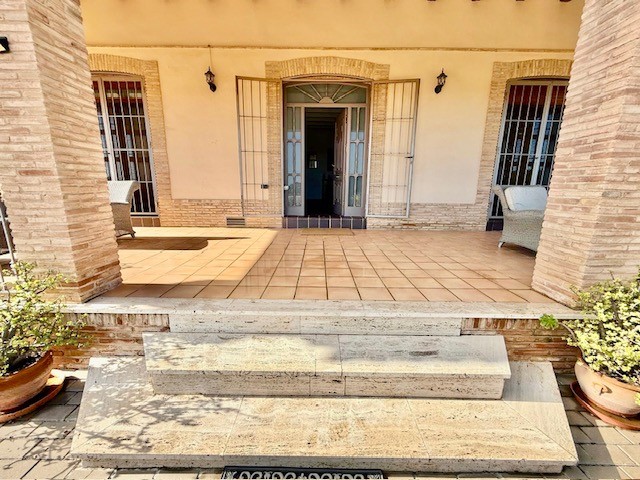 Image No.2-3 Bed Villa for sale