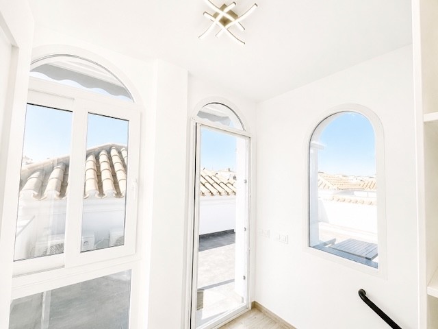 Image No.20-2 Bed Villa for sale