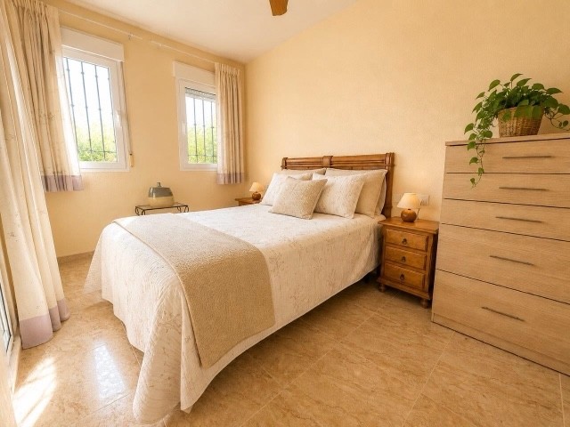 Image No.14-3 Bed Semi-Detached for sale