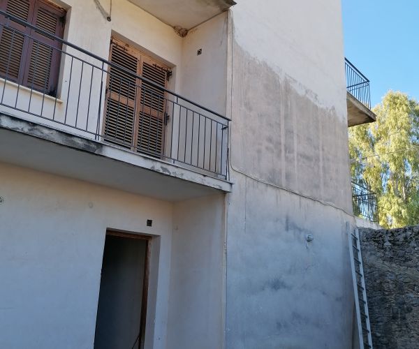 Image No.6-8 Bed House for sale