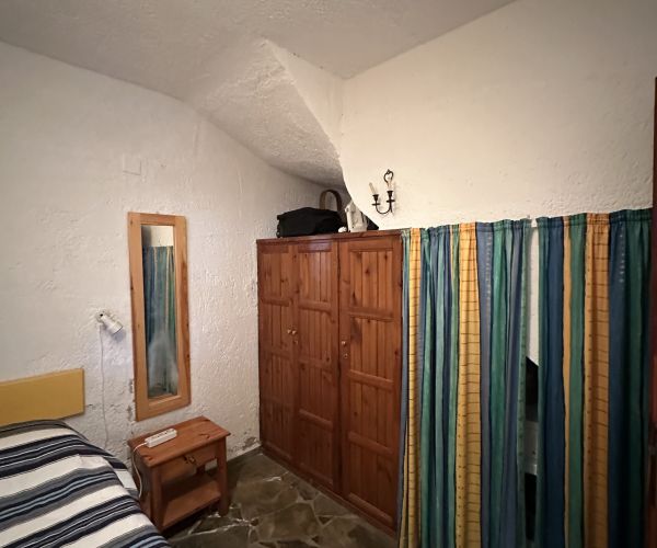 Image No.8-2 Bed House for sale