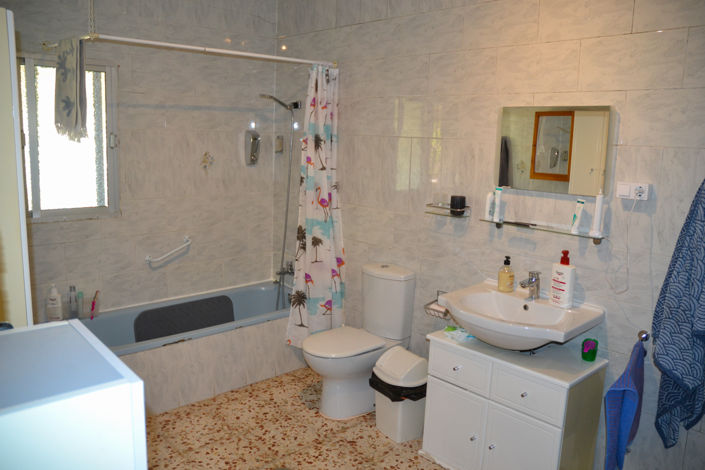 Image No.12-3 Bed Country House for sale