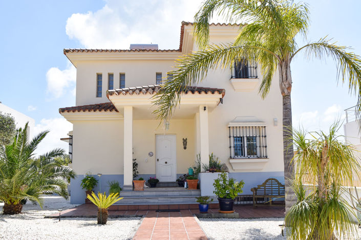 Image No.1-3 Bed Villa for sale