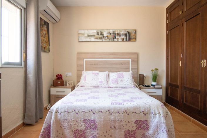 Image No.14-4 Bed House for sale