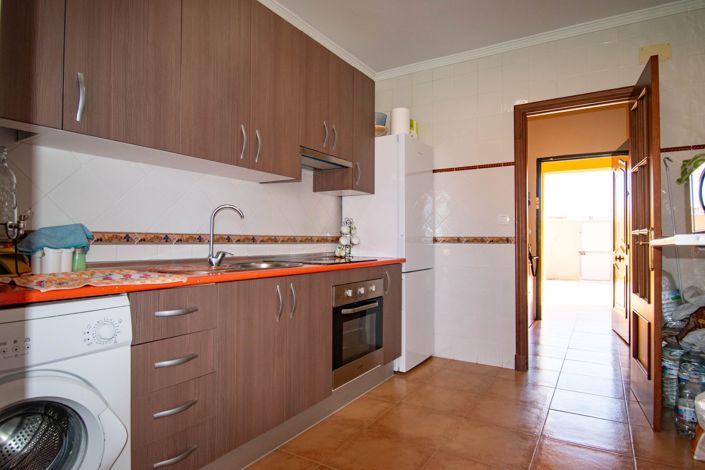 Image No.18-4 Bed House for sale