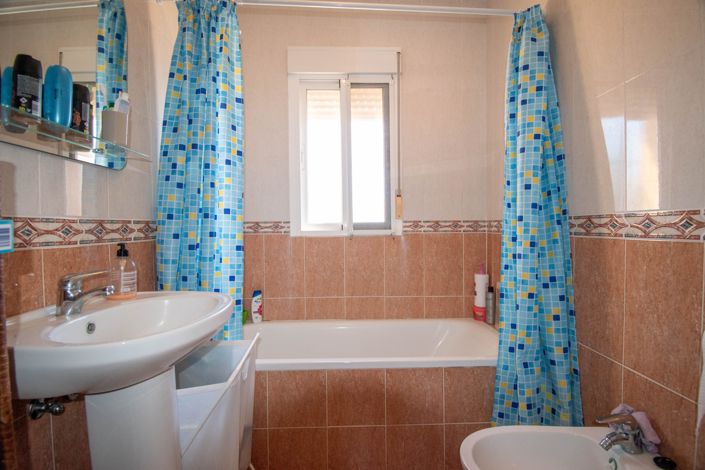 Image No.21-4 Bed House for sale