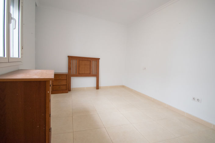 Image No.12-4 Bed Townhouse for sale