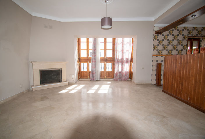 Image No.16-4 Bed Townhouse for sale