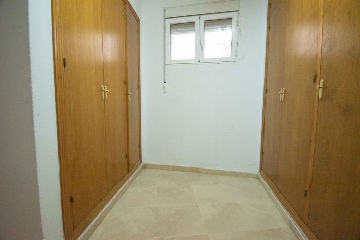 Image No.21-4 Bed Townhouse for sale