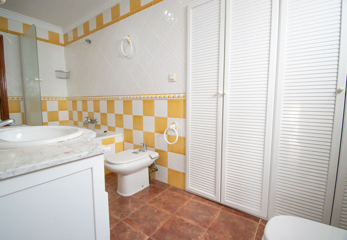 Image No.4-4 Bed Townhouse for sale