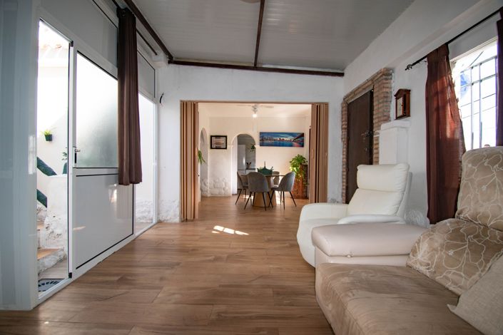 Image No.7-3 Bed House for sale