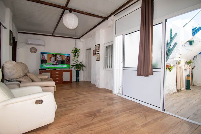 Image No.10-3 Bed House for sale