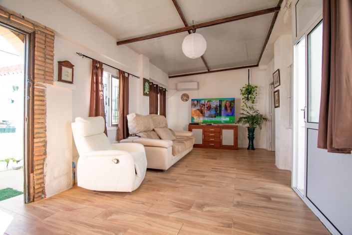 Image No.6-3 Bed House for sale