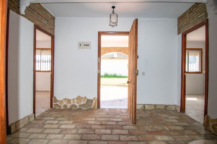Image No.9-4 Bed House for sale