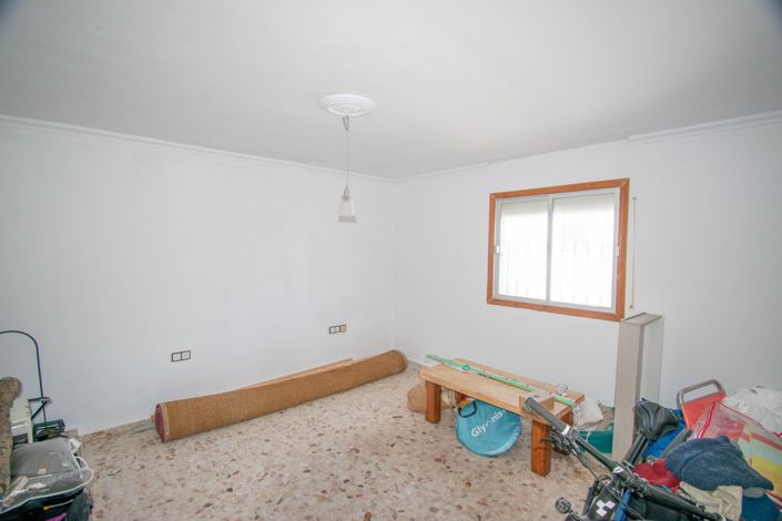 Image No.3-4 Bed House for sale